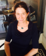 Élide Oliver headshot